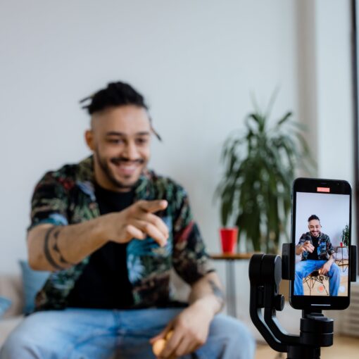 Lee más sobre el artículo Marketing con Microinfluencers:  Autenticidad y el mejor ROI para las marcas